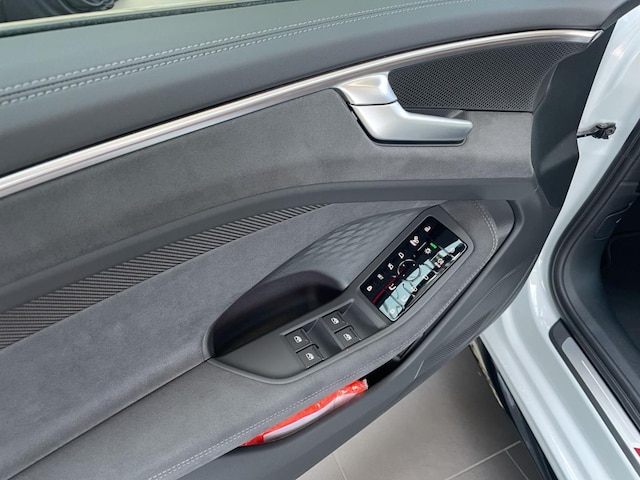 Audi A6 Avant Quattro S-Tronic