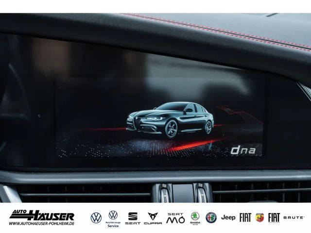 Alfa Romeo Giulia AT8 Q4 Turbo