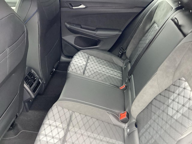 Volkswagen Golf 1.5 eTSI DSG R-Line