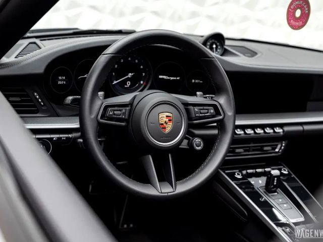 Porsche 992 4 Cabrio Targa