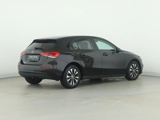 Mercedes-Benz A 180 A 180 d