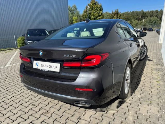 BMW 530 530e Luxury Line Sedan