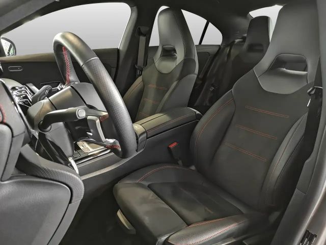 Mercedes-Benz CLA 200 AMG Line Coupé