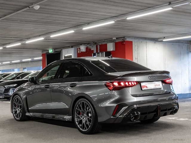 Audi RS3 Quattro S-Tronic Sedan