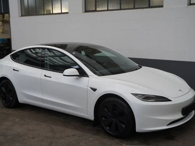 Tesla Model 3 Standard Range