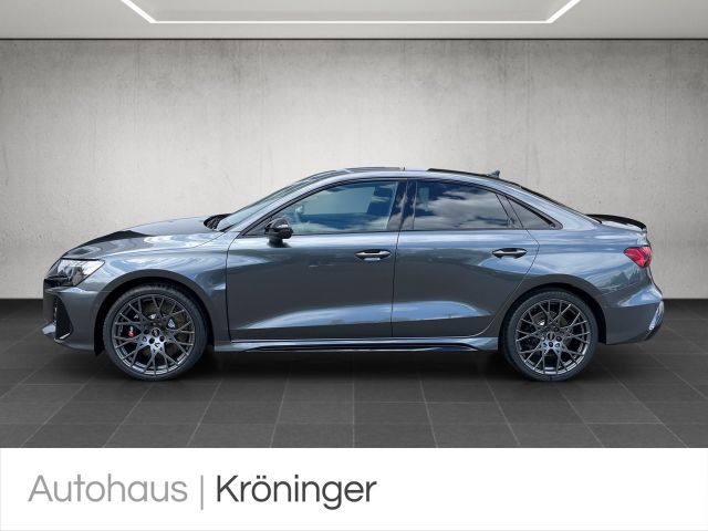 Audi RS3 Quattro S-Tronic Sedan