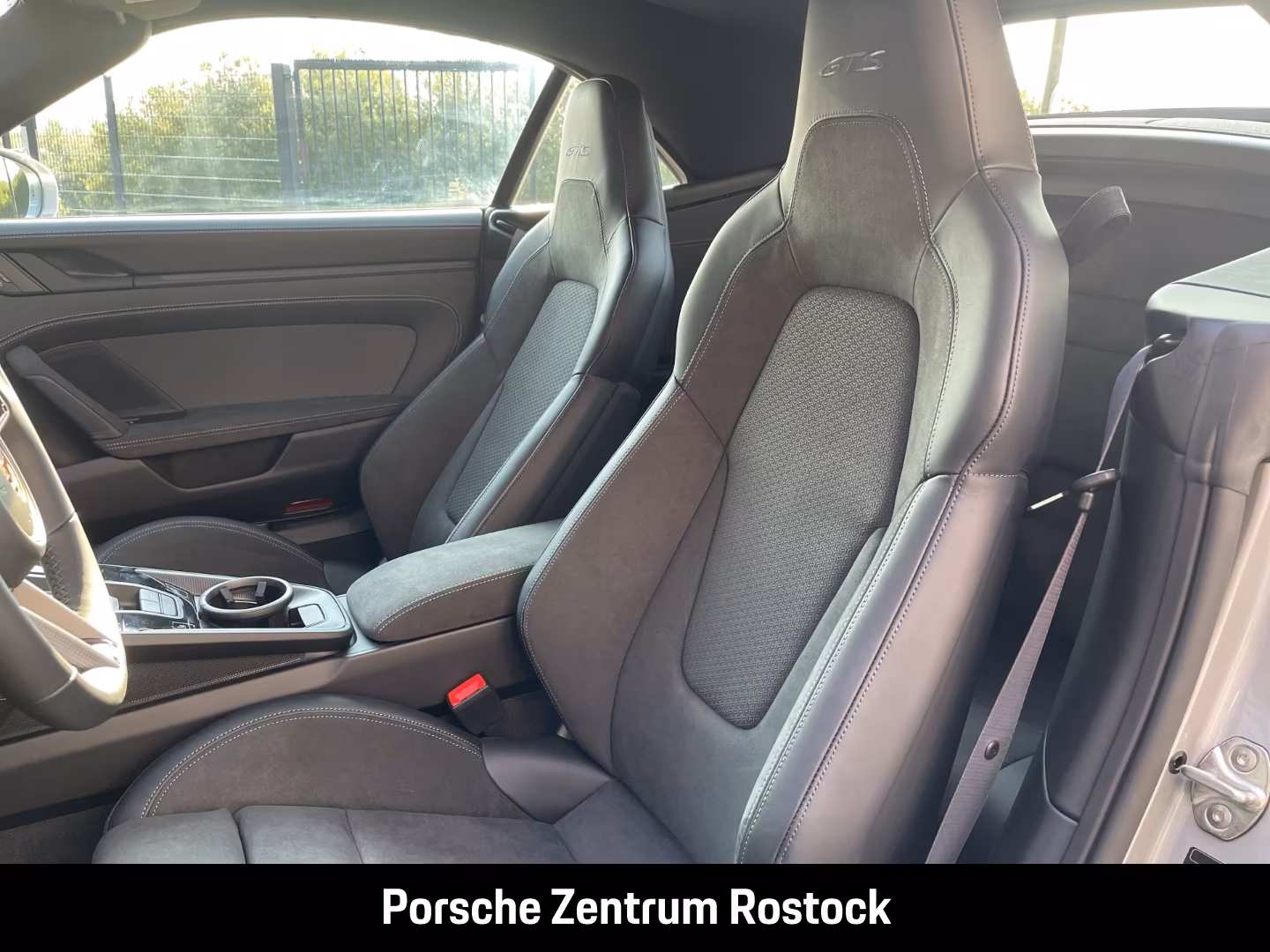 Porsche 911 992 Cabriolet Carrera GTS