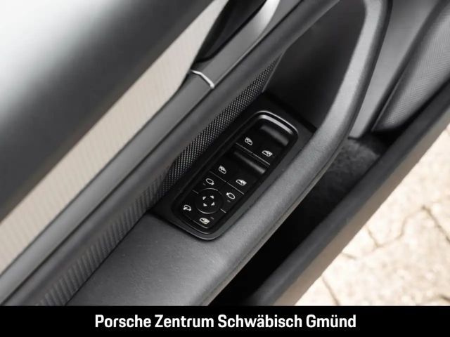 Porsche Taycan 4 Cross Turismo