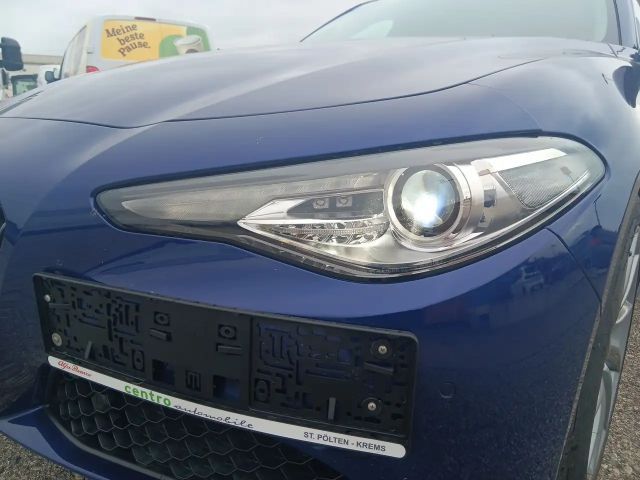 Alfa Romeo Giulia AT8