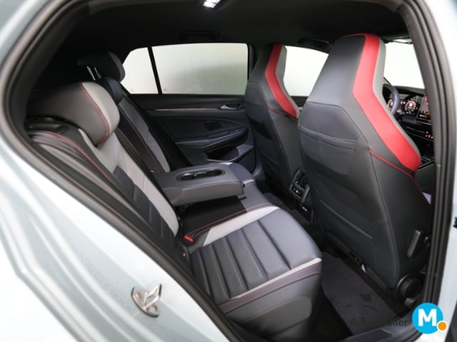 Volkswagen Golf 2.0 TSI DSG