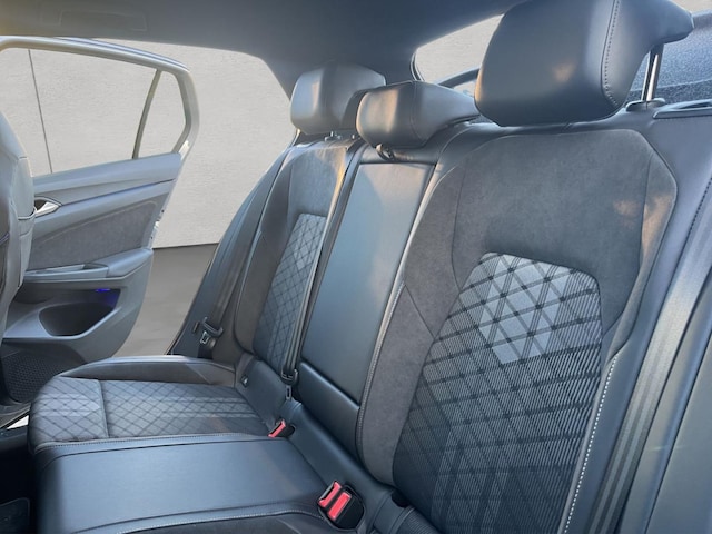 Volkswagen Golf DSG R-Line