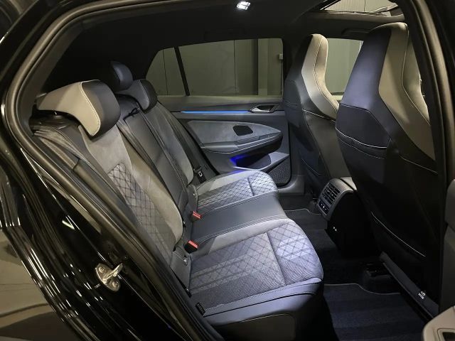 Volkswagen Golf 1.5 eTSI DSG R-Line Style