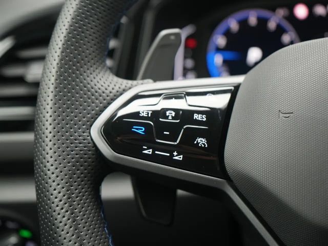 Volkswagen T-Roc R MATRIX AKRAPOVIC ACC DCC NAVI KAM SHZ