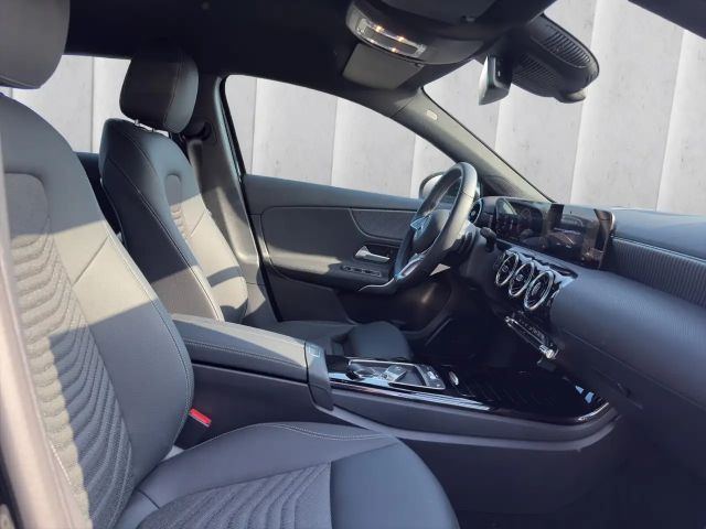 Mercedes-Benz A 180 Hatchback Progressive