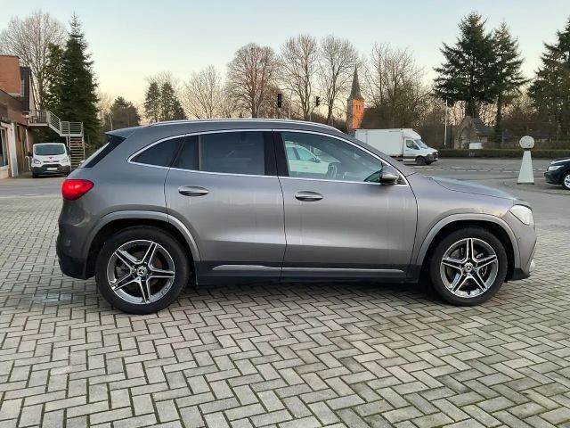 Mercedes-Benz GLA 200 AMG Line GLA 200 d