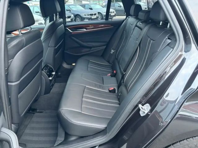 BMW 530 530i Luxury Line Touring xDrive