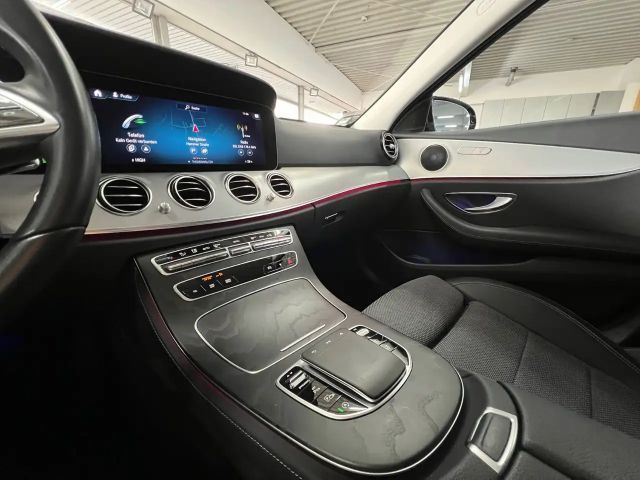 Mercedes-Benz E 220 AVANTGARDE E 220 d Estate
