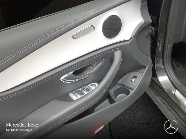Mercedes-Benz E 300 AMG Line Sedan