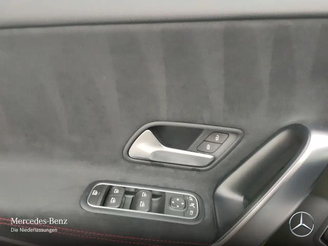 Mercedes-Benz A 250 A 250 e AMG Line