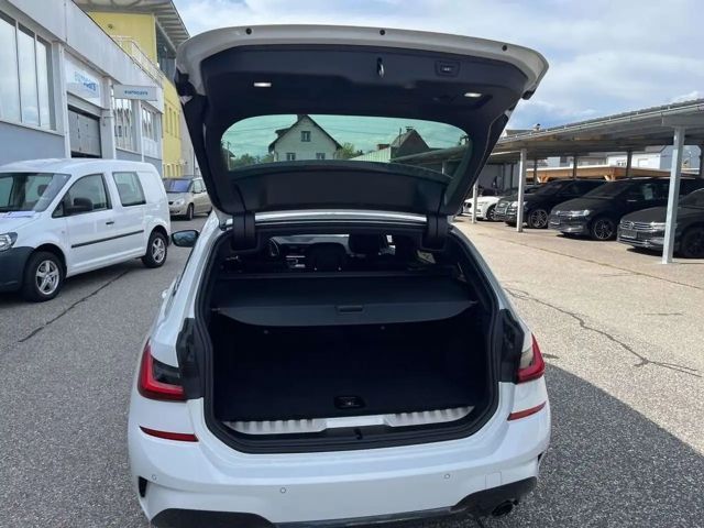 BMW 320 320e M-Sport Touring xDrive