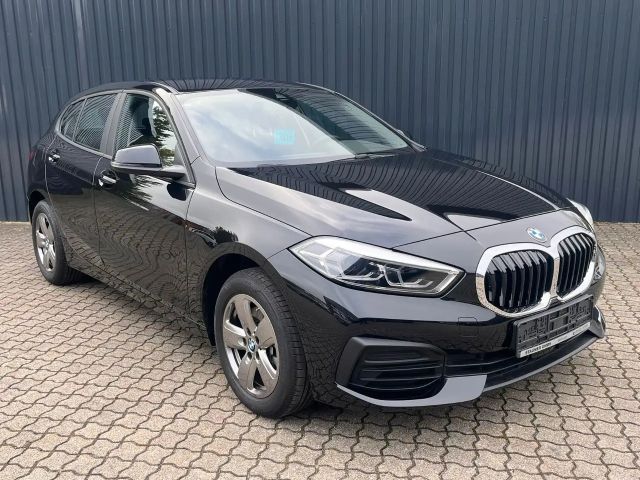 BMW 118 118i 5-deurs Sedan