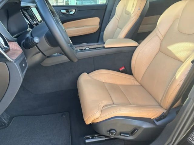 Volvo XC60 Dark Plus