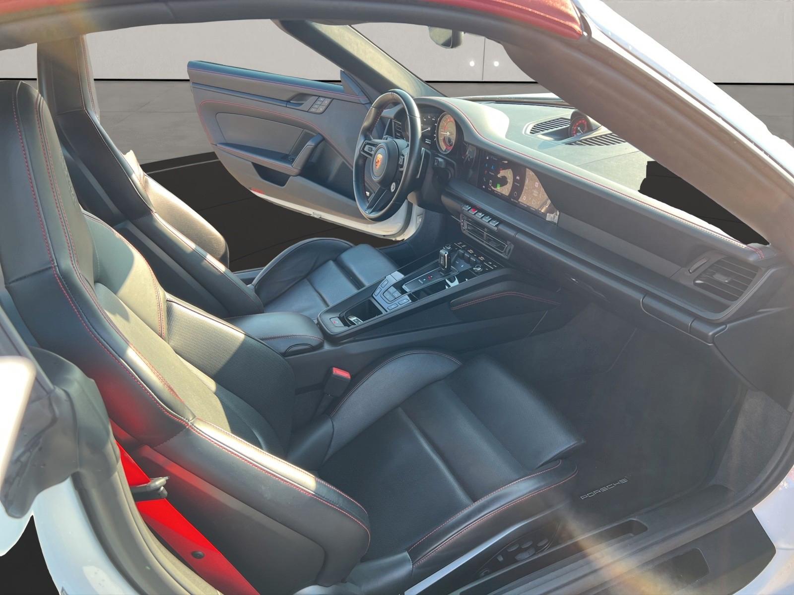 Porsche 911 Cabriolet Carrera GTS