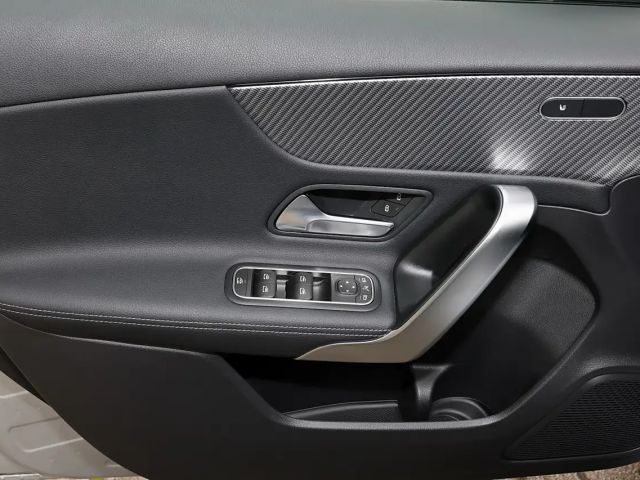 Mercedes-Benz A 200 TOTWINKEL+PANORAMA+KAMERA+NIGHT PAKET+18"