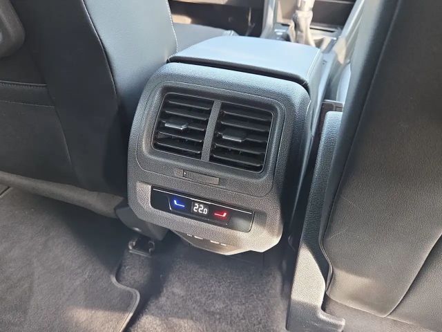 Volkswagen Touran 1.5 TSI DSG IQ.Drive