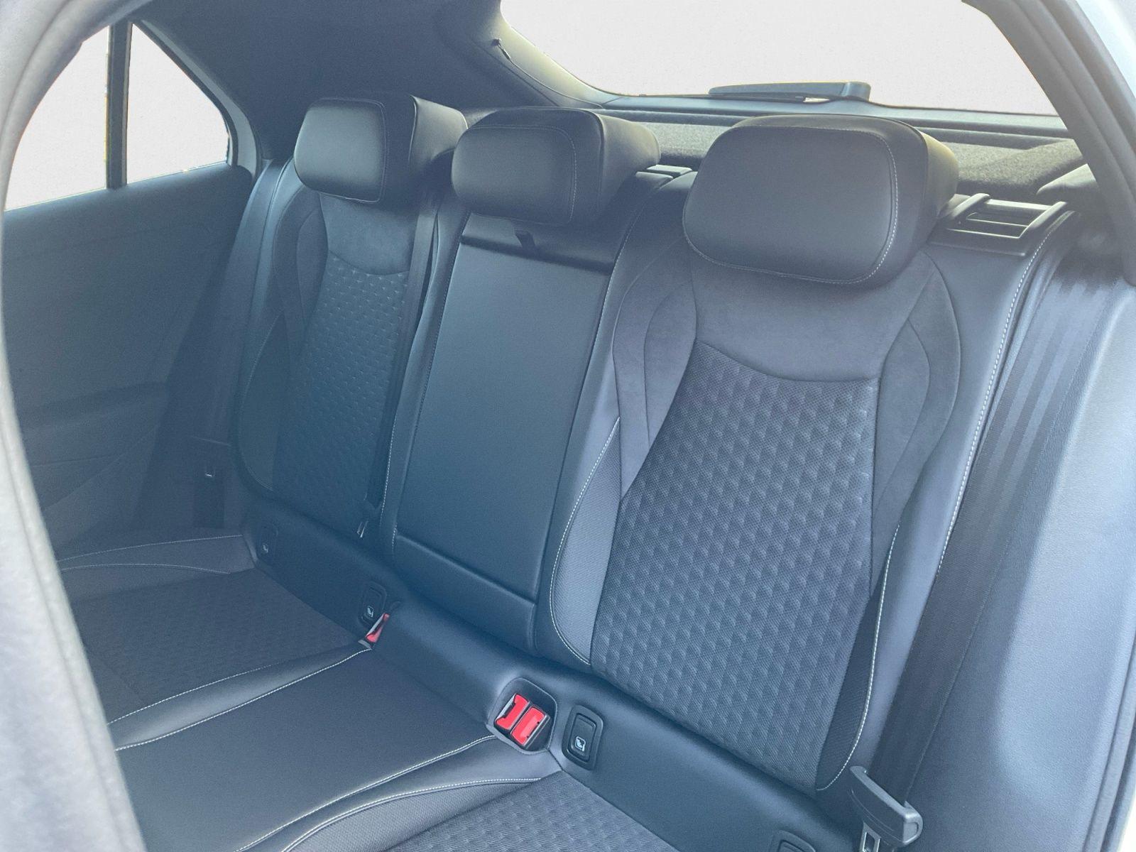 Volkswagen T-Roc 1.5 eTSI DSG R-Line