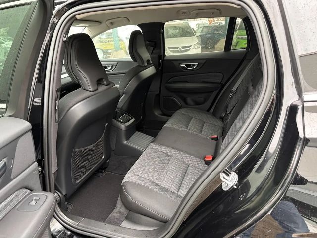 Volvo V60 AWD Core Recharge T6