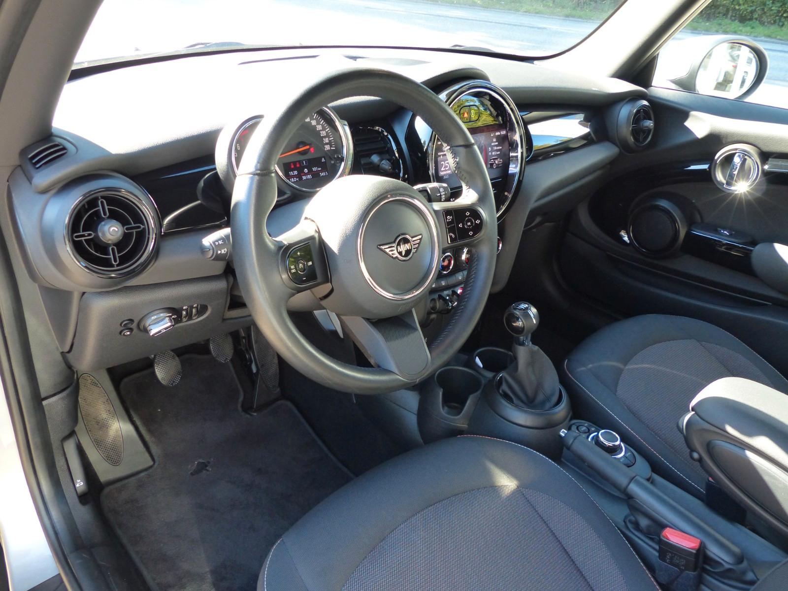 MINI Cooper "Essential Trim", Apple CarPlay, Tempomat