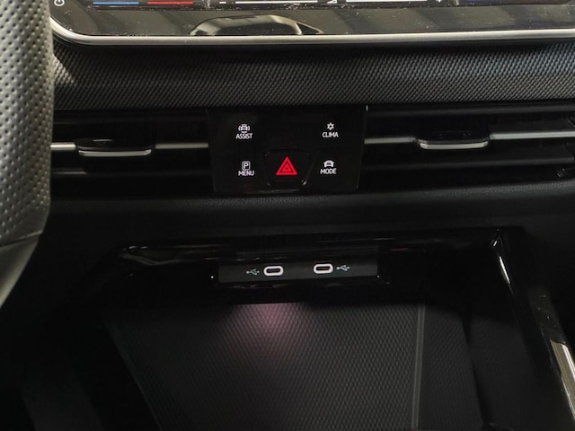 Volkswagen Golf 1.5 eTSI DSG R-Line