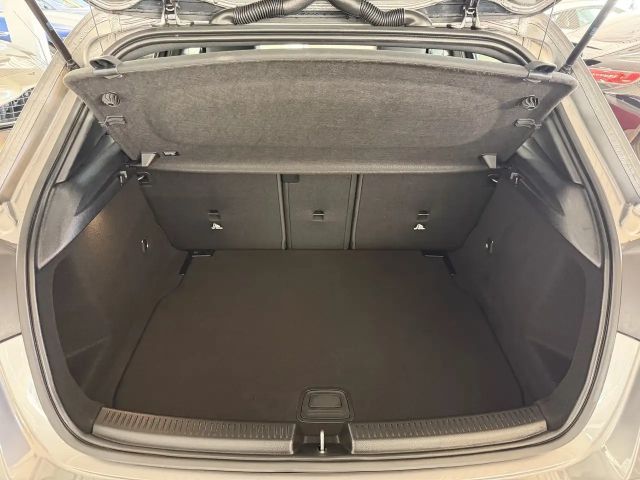 Mercedes-Benz A 180 A 180 d