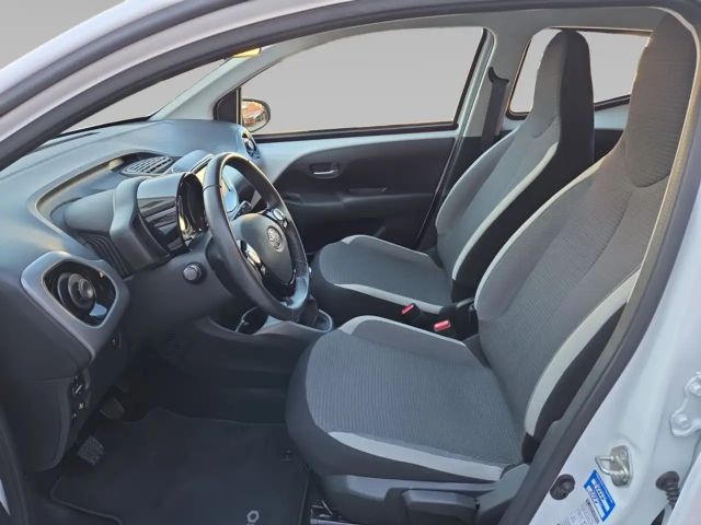 Toyota Aygo X Play Team D
