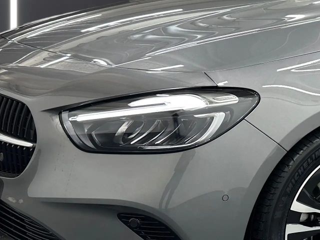 Mercedes-Benz B 200 Progressive Sedan