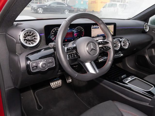 Mercedes-Benz A 220 4MATIC AMG Line