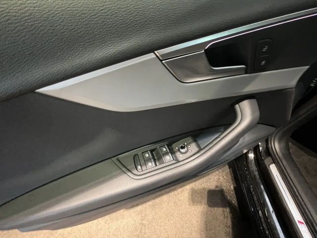 Audi A4 40 TDI S-Line Sedan