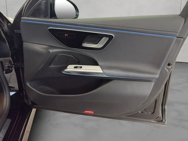 Mercedes-Benz E 200 Sedan