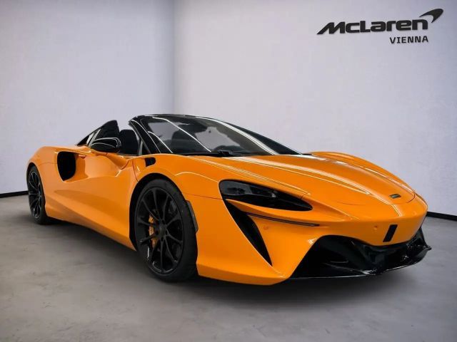 McLaren Artura Spider