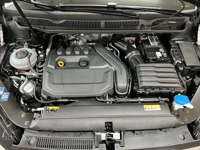 Volkswagen Touran 1.5 TSI R-Line