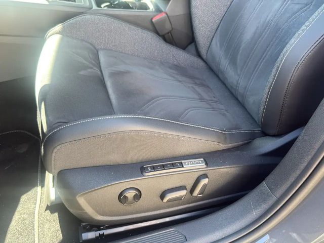 Volkswagen Golf Business DSG Variant