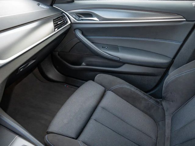 BMW 520 520d M-Sport Touring
