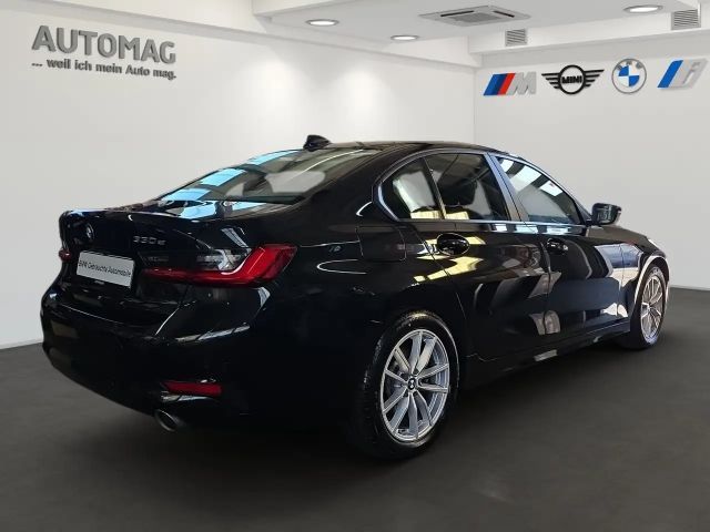 BMW 330 330e Sedan