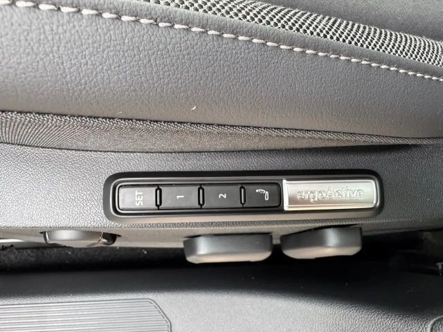 Volkswagen Golf Business DSG Variant