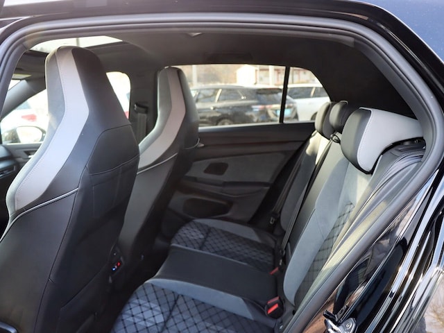 Volkswagen Golf 1.5 eTSI DSG R-Line