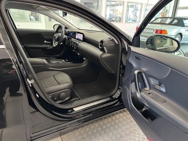 Mercedes-Benz A 200 A 200 d