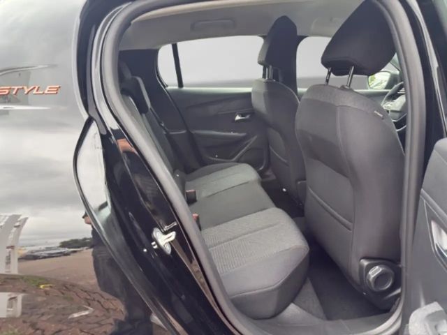 Peugeot E-208 Hybrid Style