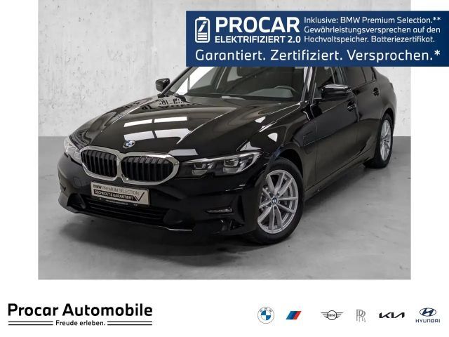 BMW 330 330e Sedan