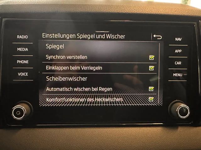 Skoda Karoq Edition 130 DSG*AHK*Rückfahrk*Frontscheibenheiz